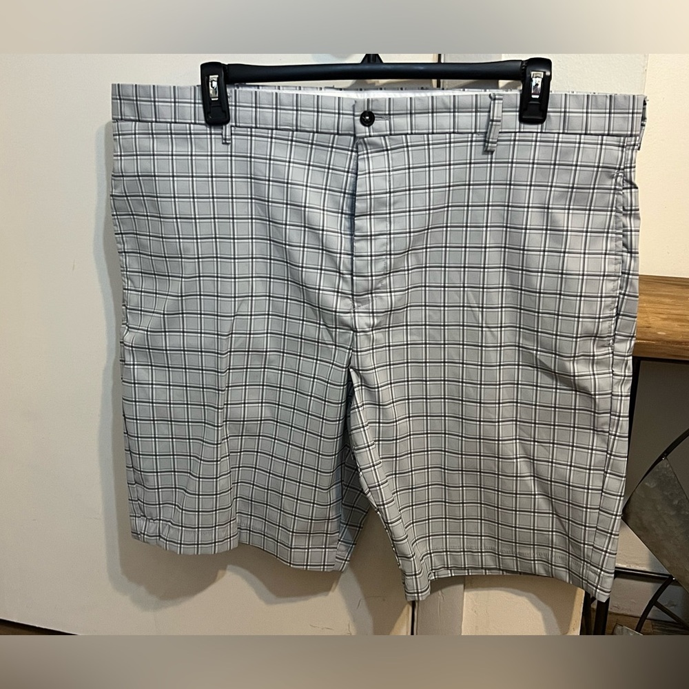 Greg Norman Men’s Gray Plaid Shorts